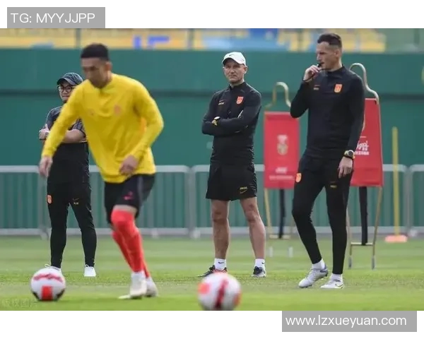 凯恩场上行为引发球迷热议 其举动是否适当成为焦点讨论